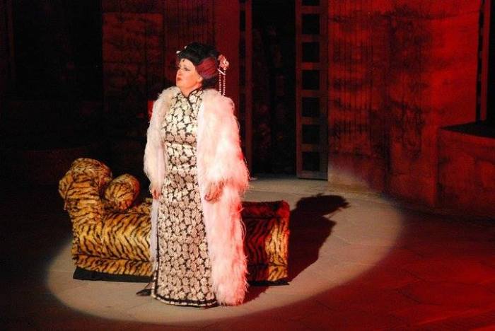 Michelle in the musical "Hot Mikado".