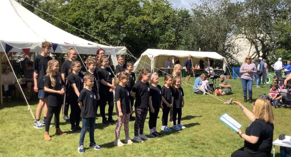 Stagezone singing at Party in the Park