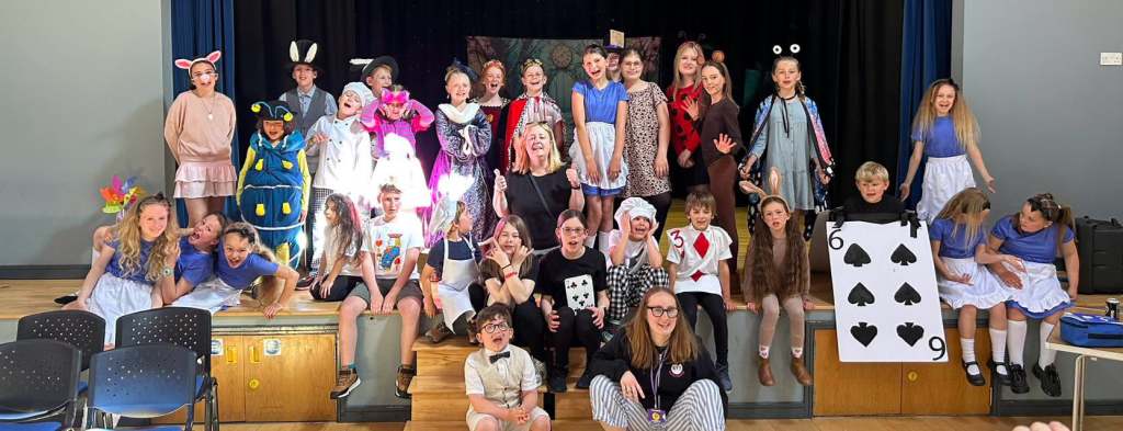 Wonderland Cast